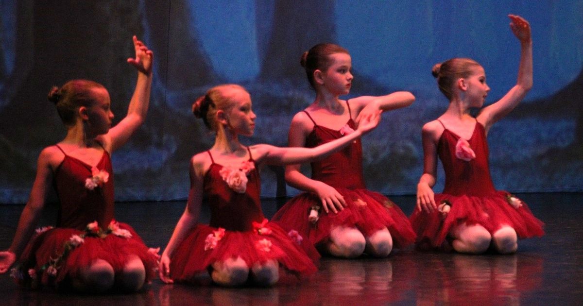 Klassischer Tanz für Kinder in Locarno, in einer Aufführung der Tanzschule Moving Factory