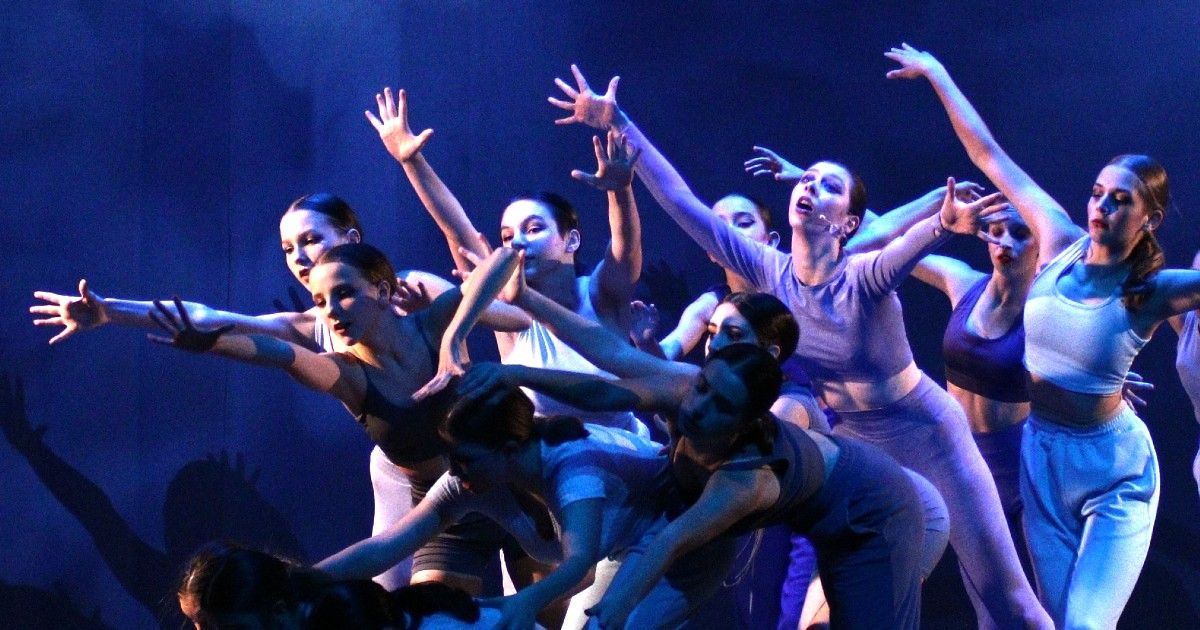 Zeitgenössische Tanzaufführung der Tanzschule Moving Factory in Losone