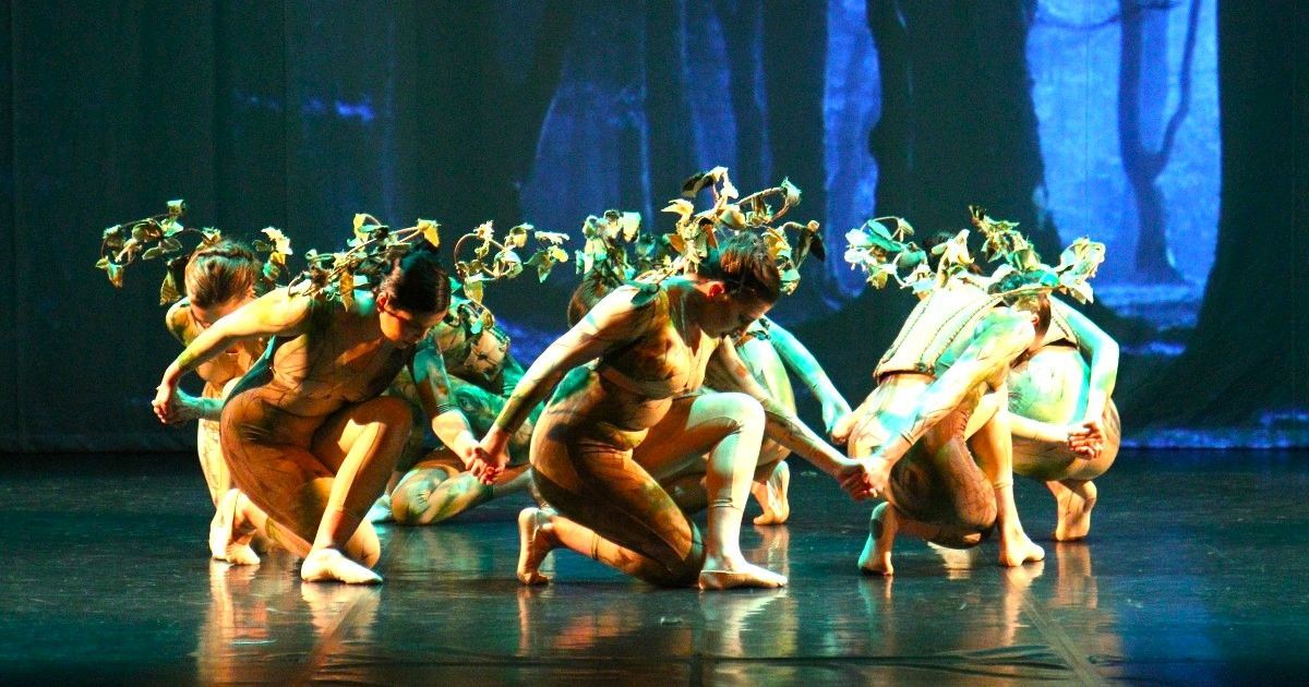Allievi di danza classica della scuola Moving Factory interpretano una coreografia neoclassica de La Forza della Foresta al Teatro di Locarno