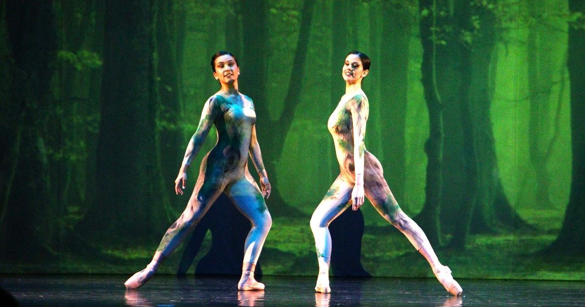 Allievi di danza classica della scuola Moving Factory effettuano il balletto La Forza della Foresta al Teatro di Locarno