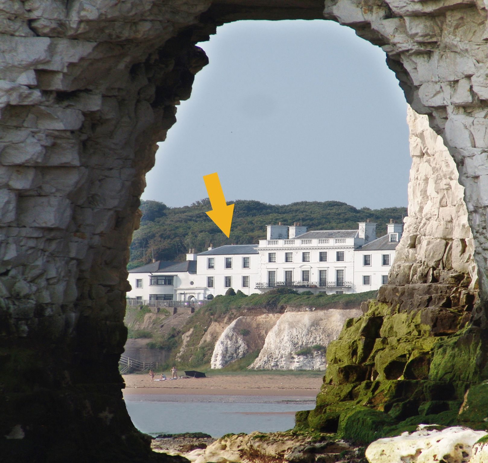 Broadstairs Beach Holiday Apartments opposite Kingsgate Bay