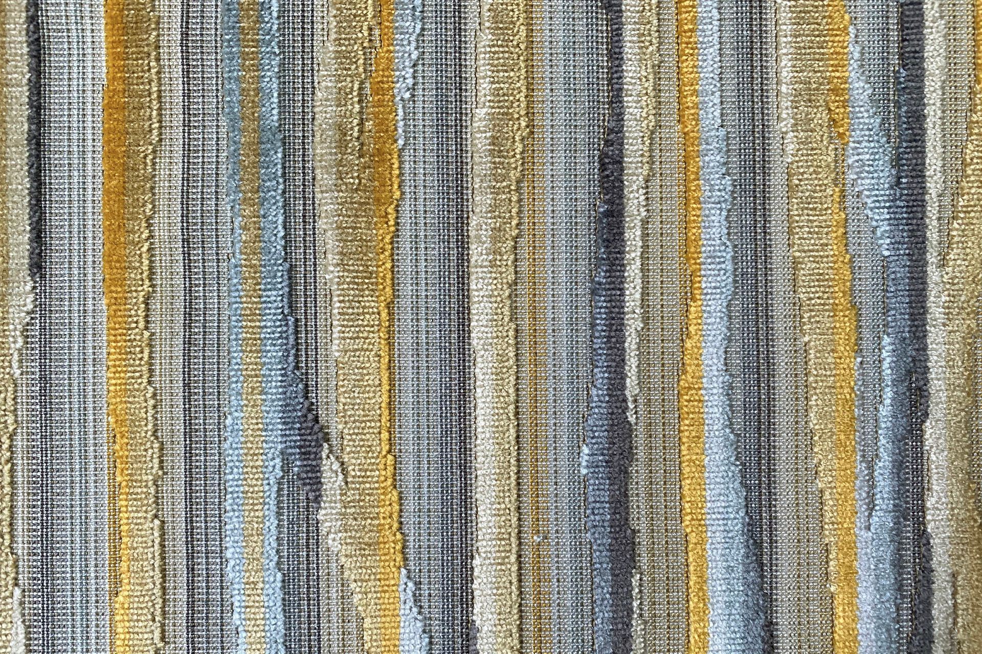 Tissu avec bandes gris foncé, gris clairs, bleu et jaune
