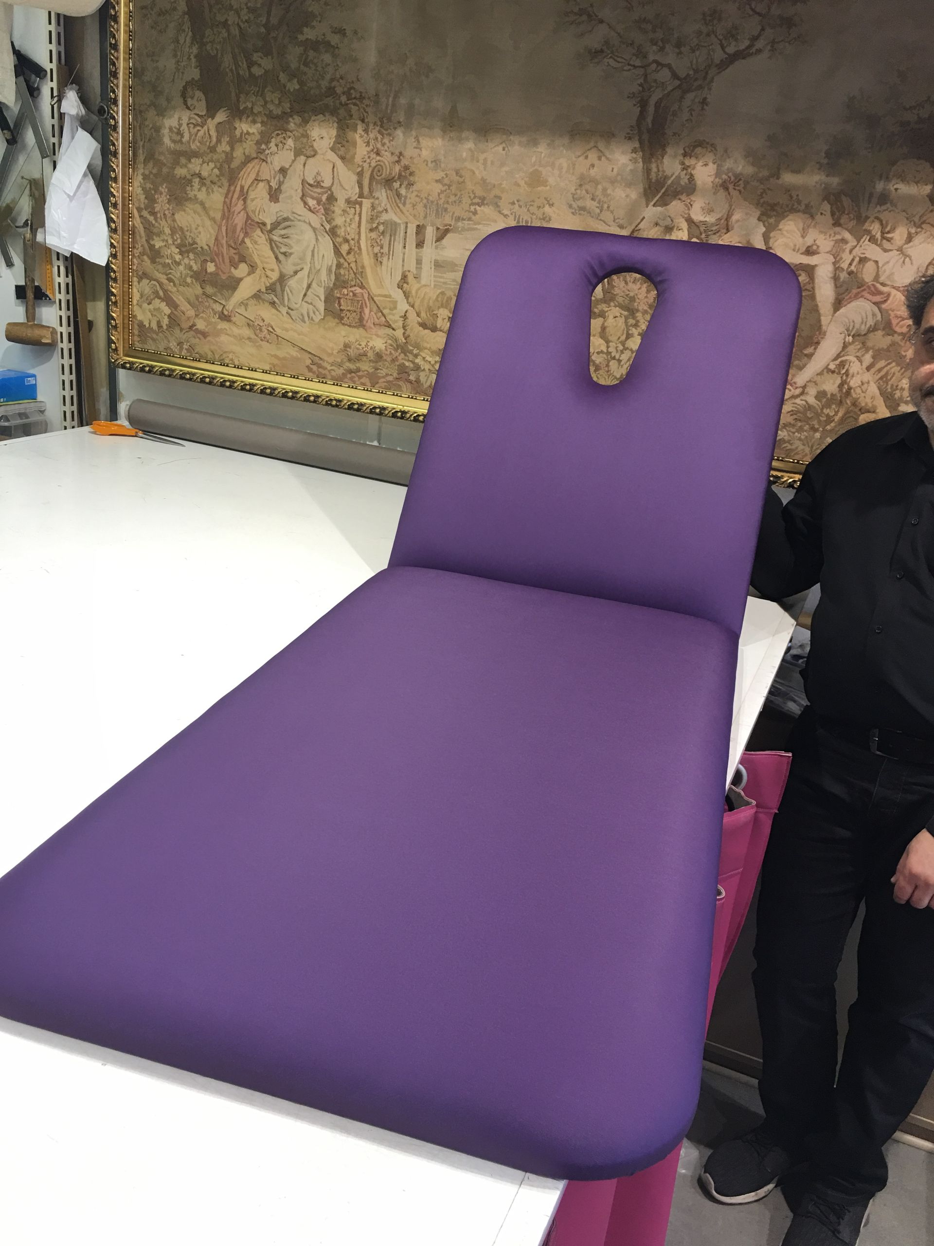 Table de massage violet foncé