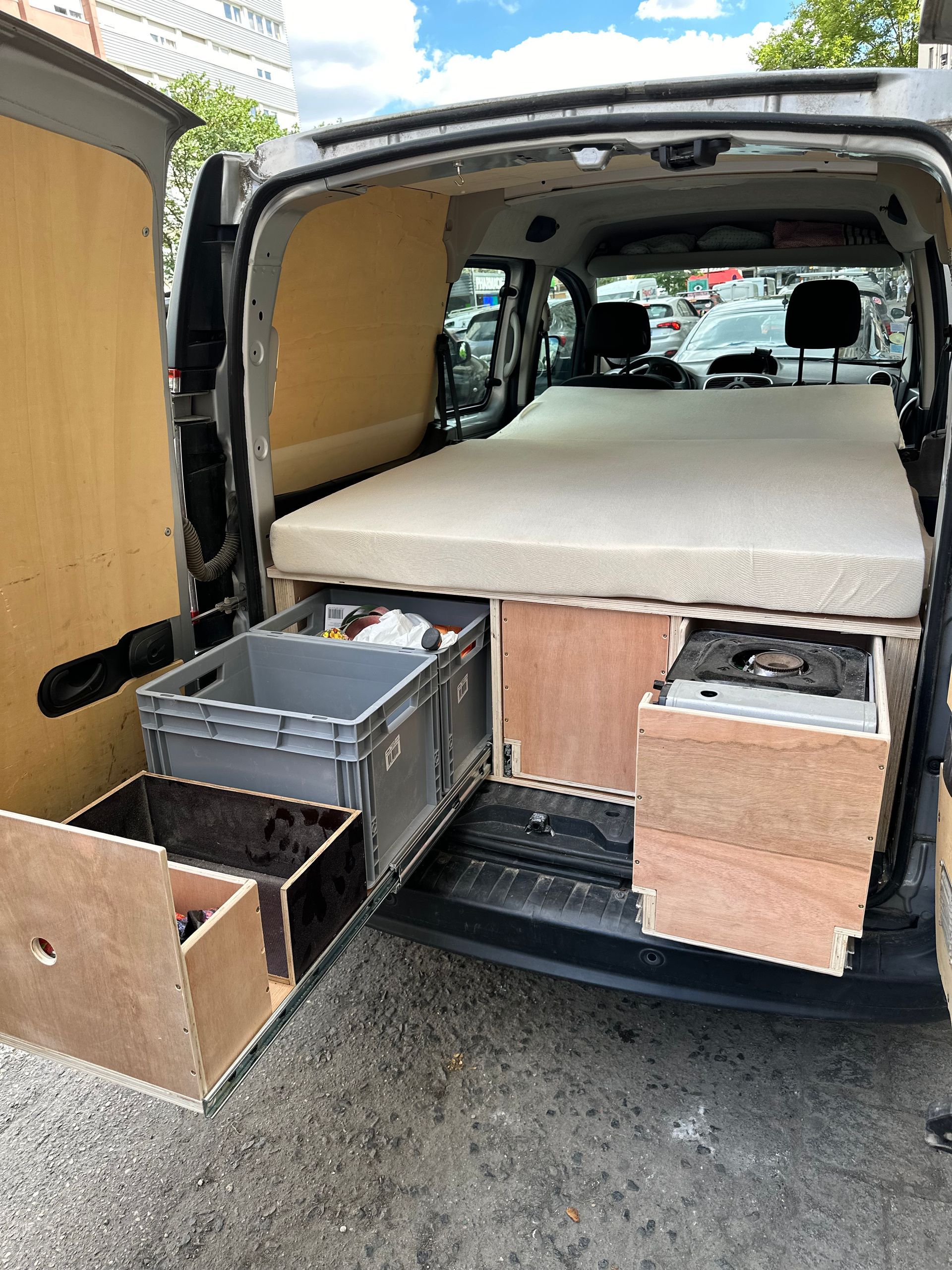 Rangement sous un lit