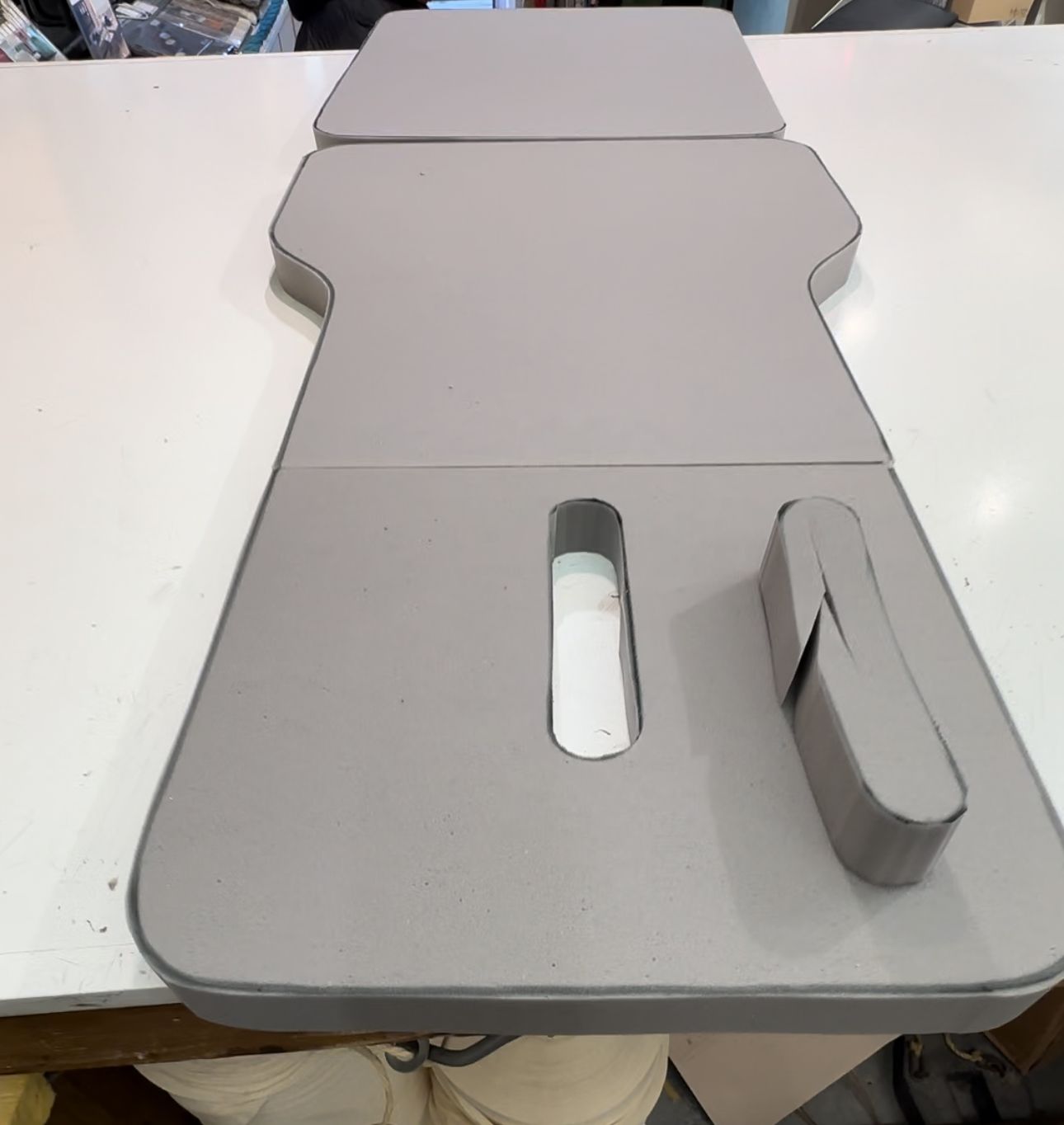 Table de massage récemment tracée et découpée