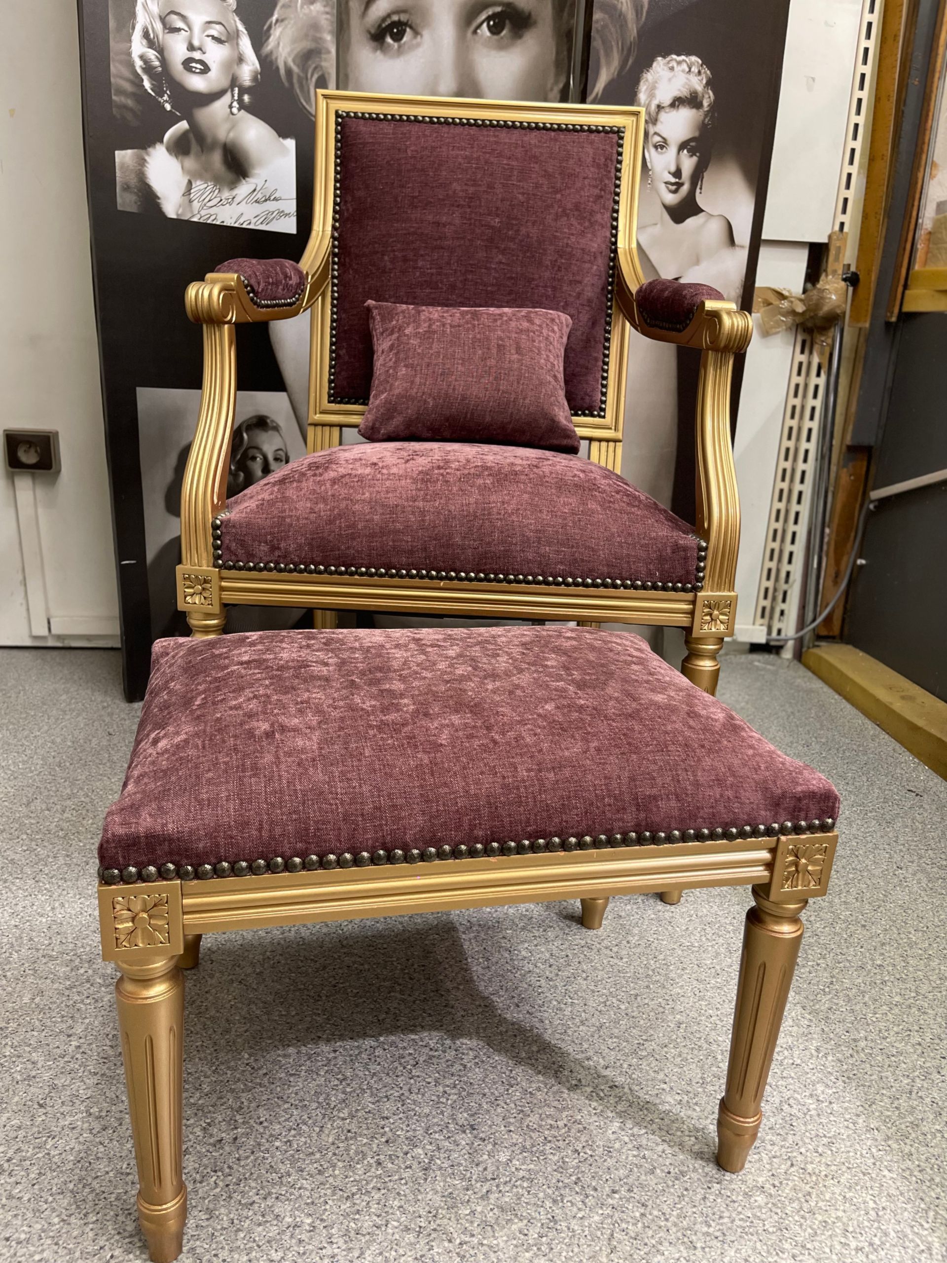 Repose-pieds bordeau