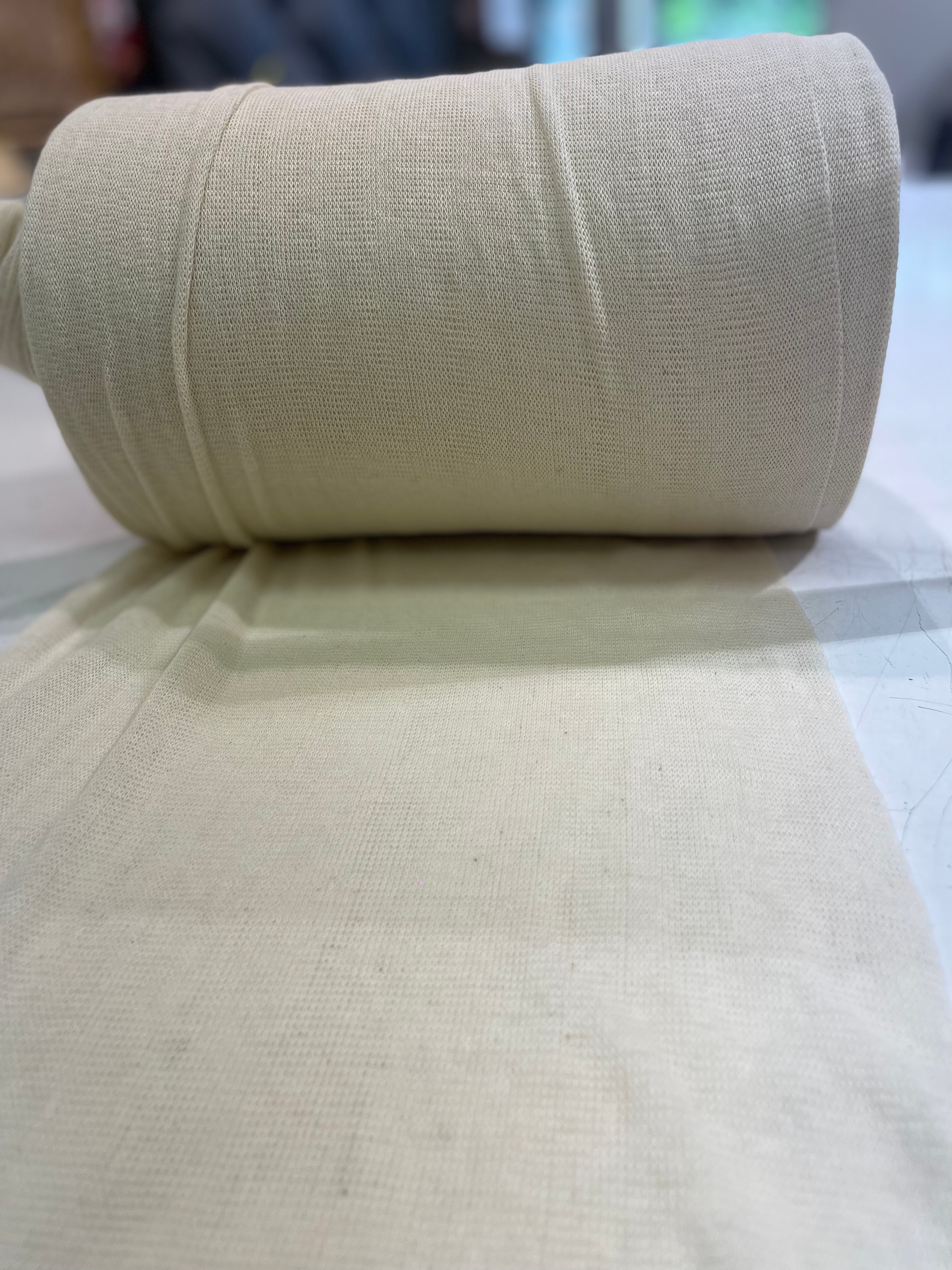 Rouleau de mousse étalé