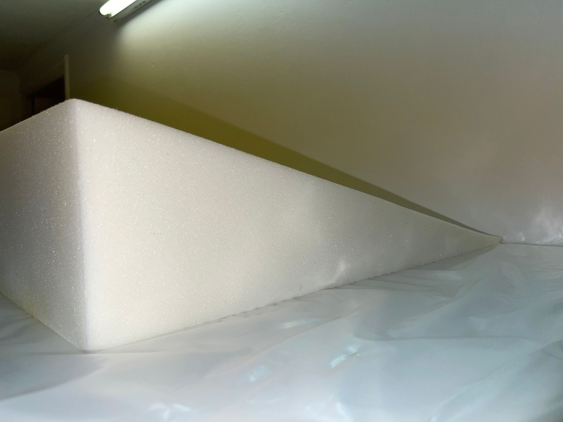 Plaque de mousse triangulaire blanche