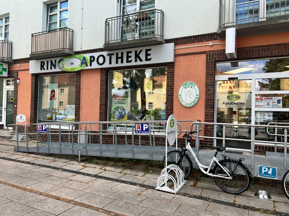 Außenansicht der Ring-Apotheke Maja Schmieade e.K.