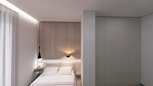 Hay una cama en el medio de la habitación.