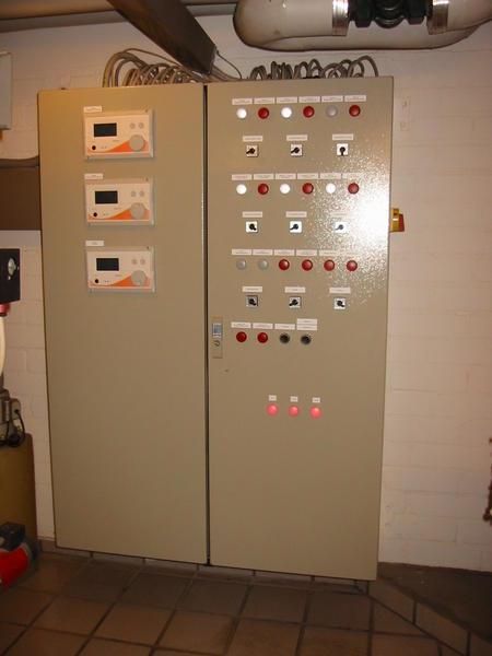 Ein Bedienfeld mit vielen Tasten