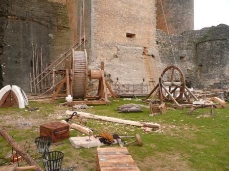 Reconstitution du chantier médiéval lors d'un tournage au Château de Bonaguil