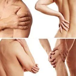 Ein Mann und eine Frau halten sich vor Schmerzen die Gelenke. Physiotherapie & Shiatsu Erika Rutten