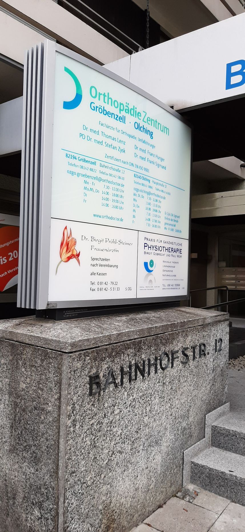 Werbepylon für ein Orthopädisches Zentrum.