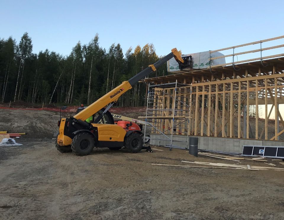 Kurottaja apuna rakennustöissä