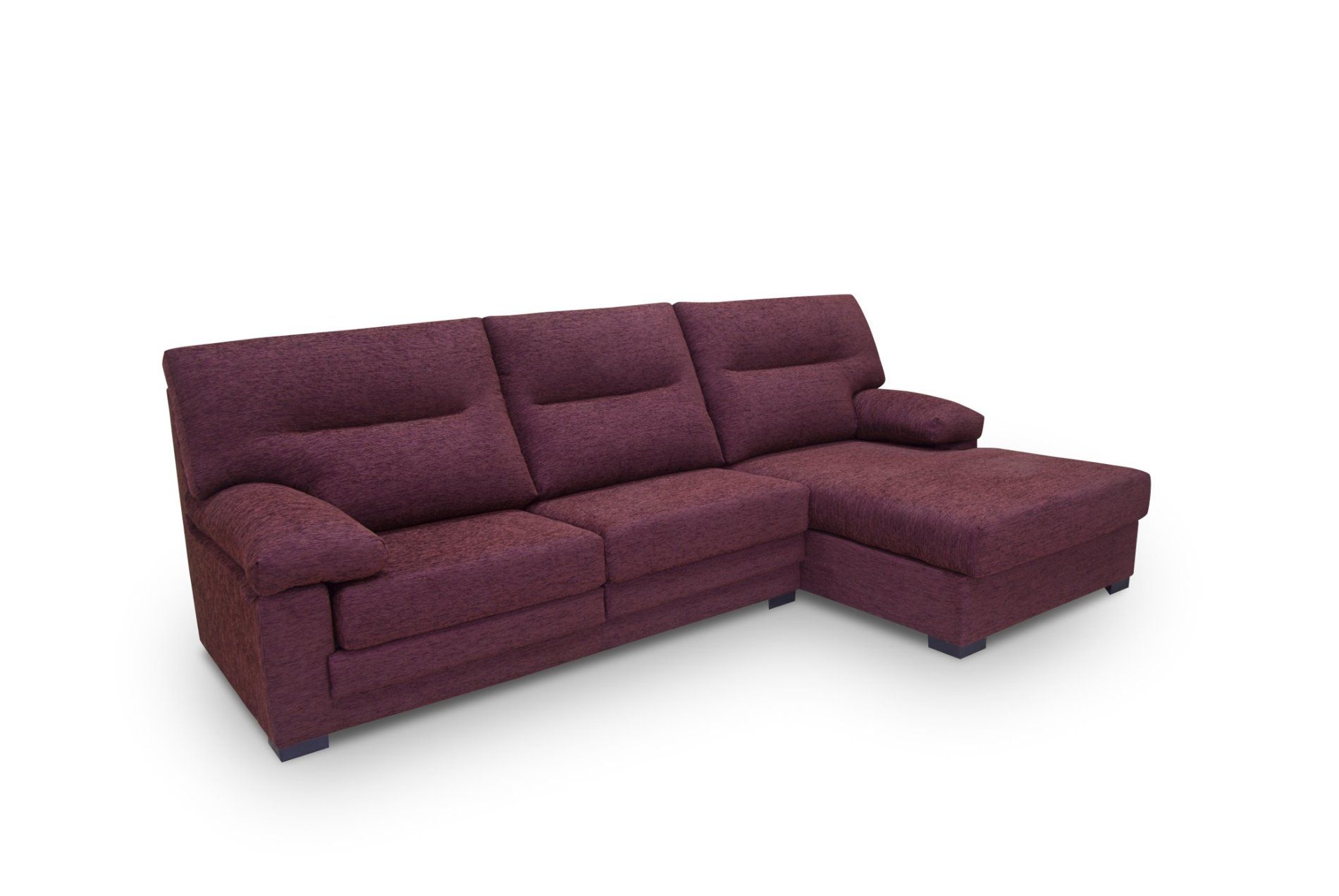 Un sofá seccional morado con una chaise longue sobre un fondo blanco