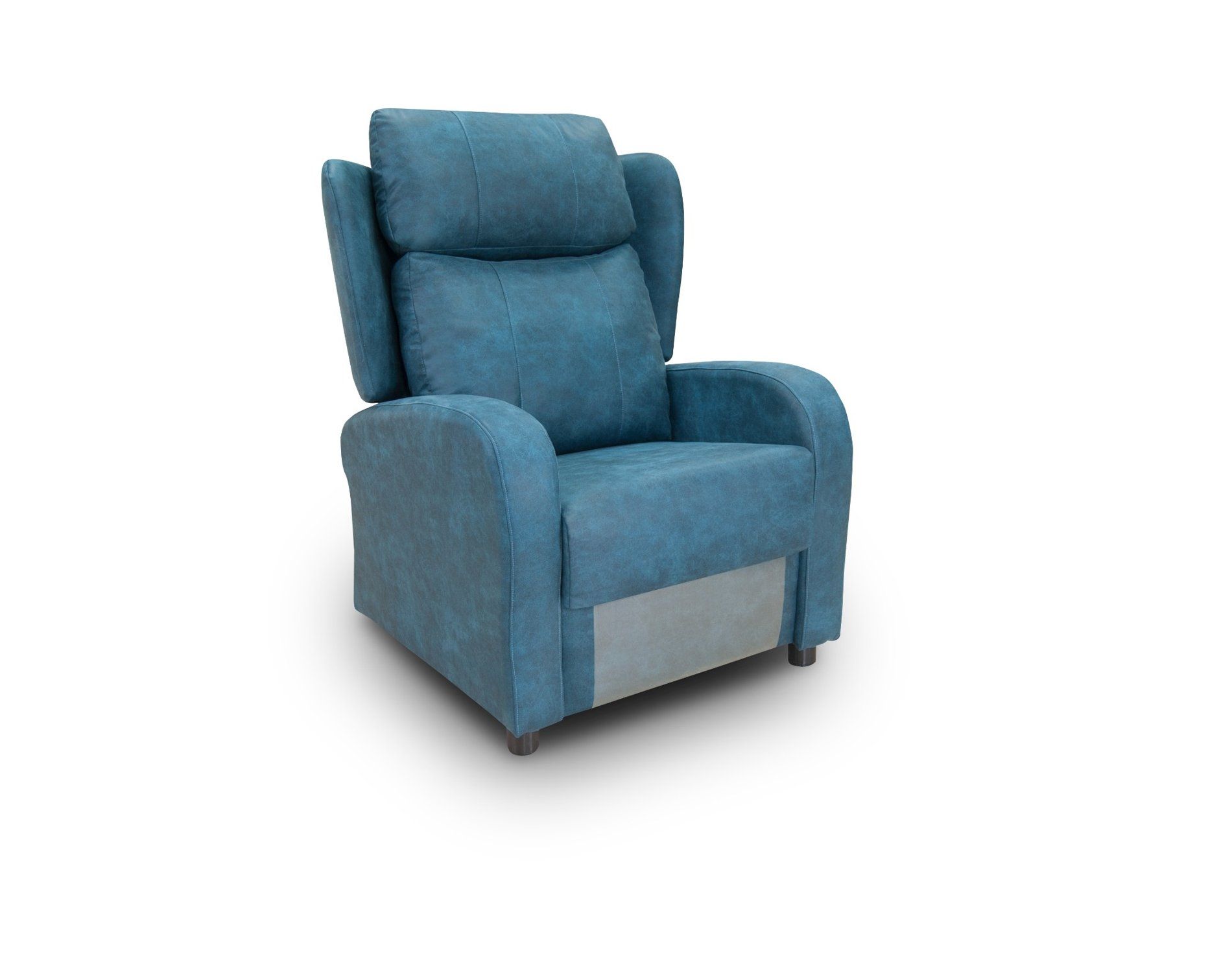 Un sillón reclinable azul está sentado sobre un fondo blanco.