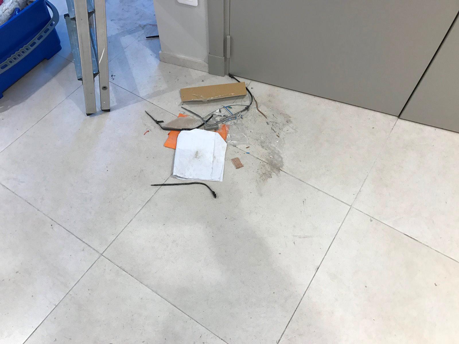 Nettoyage d'une banque après travaux