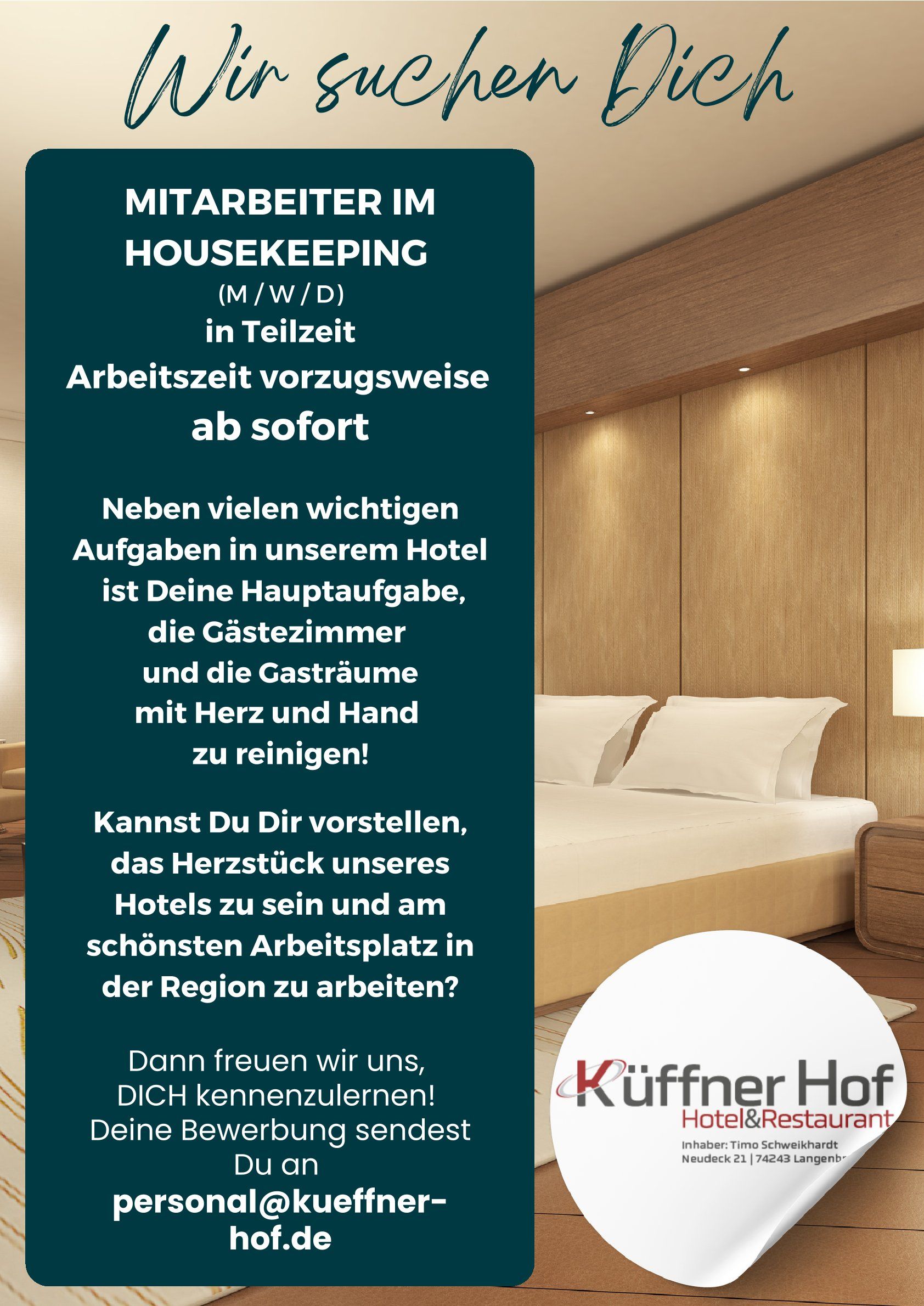 Restaurantfachkraft-Jobanzeige mit Cocktails und Servicemitarbeitern im Hintergrund