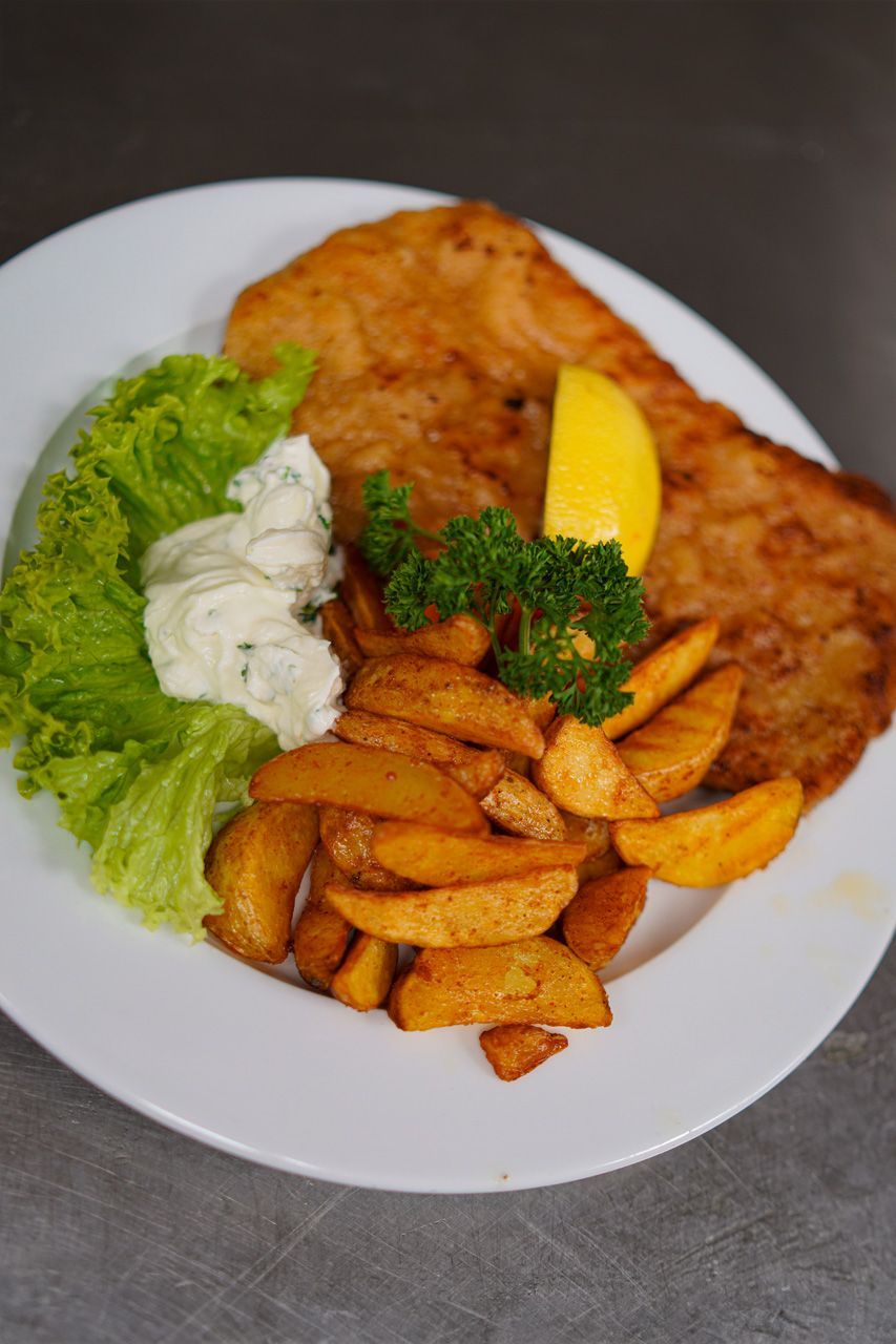 Schnitzel mit Kartoffelecken