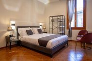 BLUE ROOM,