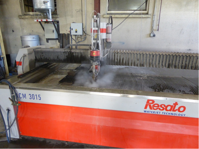 Centre de découpe jet d'eau 5 axes