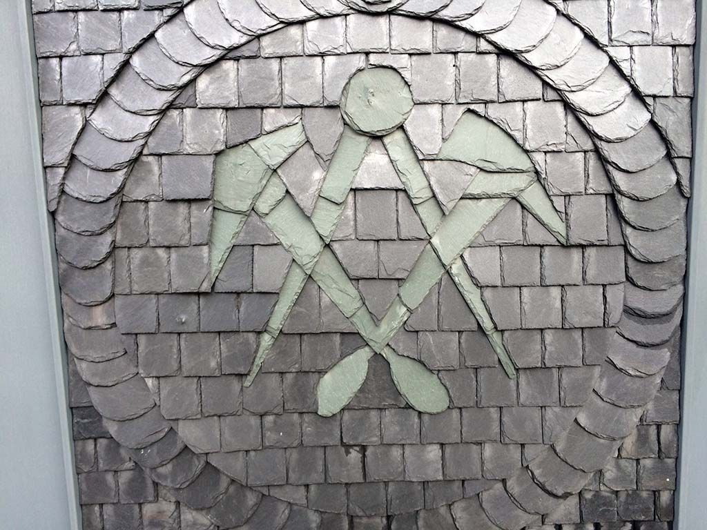 Dachdeko aus Ziegeln