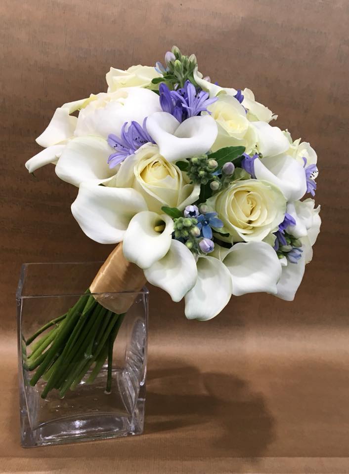 Bouquet de mariée blanc bleu