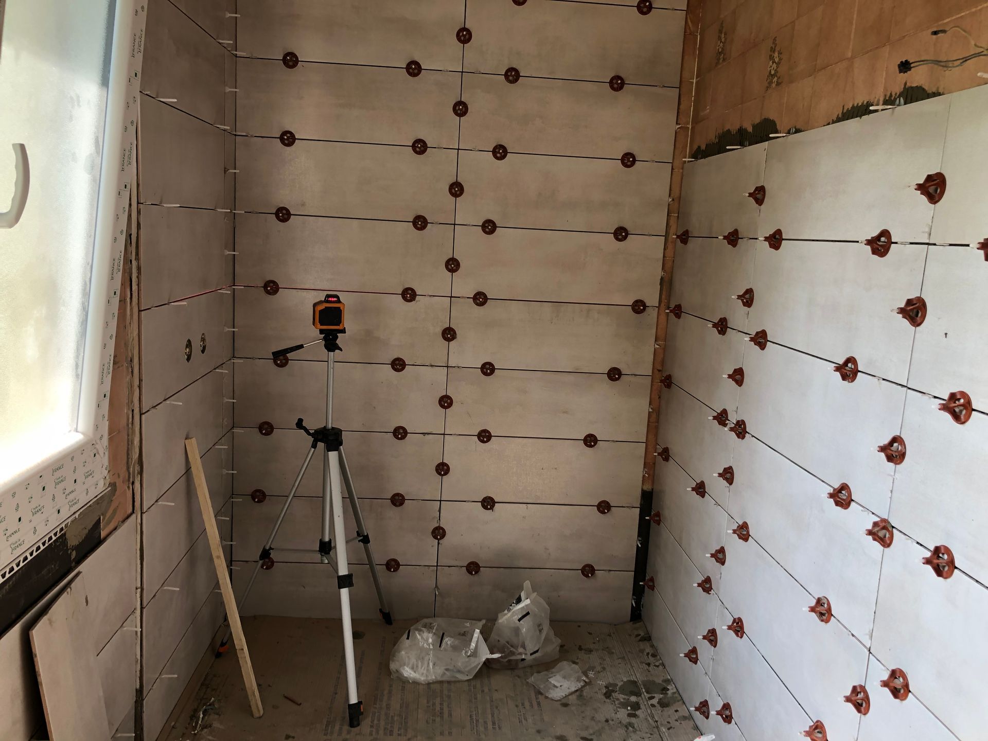 Pose de carrelage mural