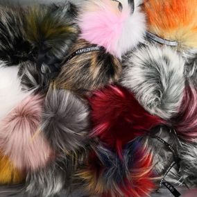 bunte Wollknollen