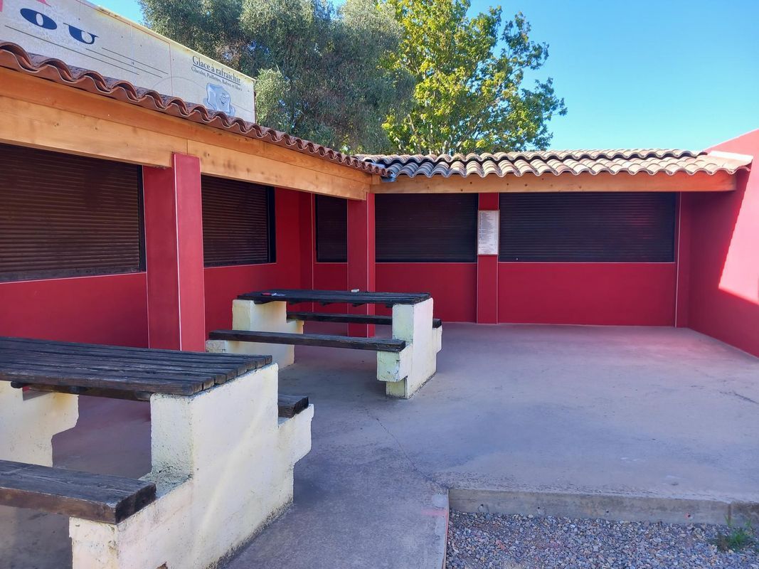 Façade peinte en rouge