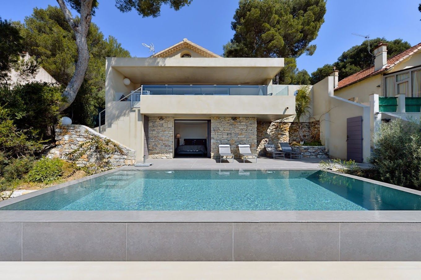 Maison moderne avec piscine