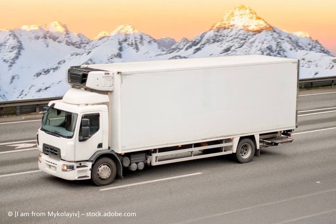Lastwagen im Schnee