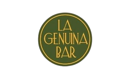Un logotipo circular de color verde oscuro con un borde dorado que incluye el texto dorado "LA GENUINA BAR"