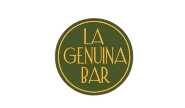 Un logotipo circular de color verde oscuro con un borde dorado que incluye el texto dorado "LA GENUINA BAR"