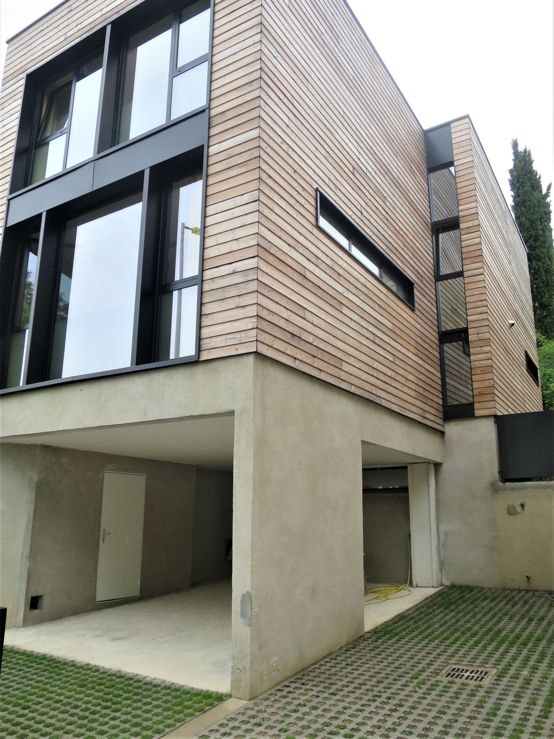 Maison en bois et pierre