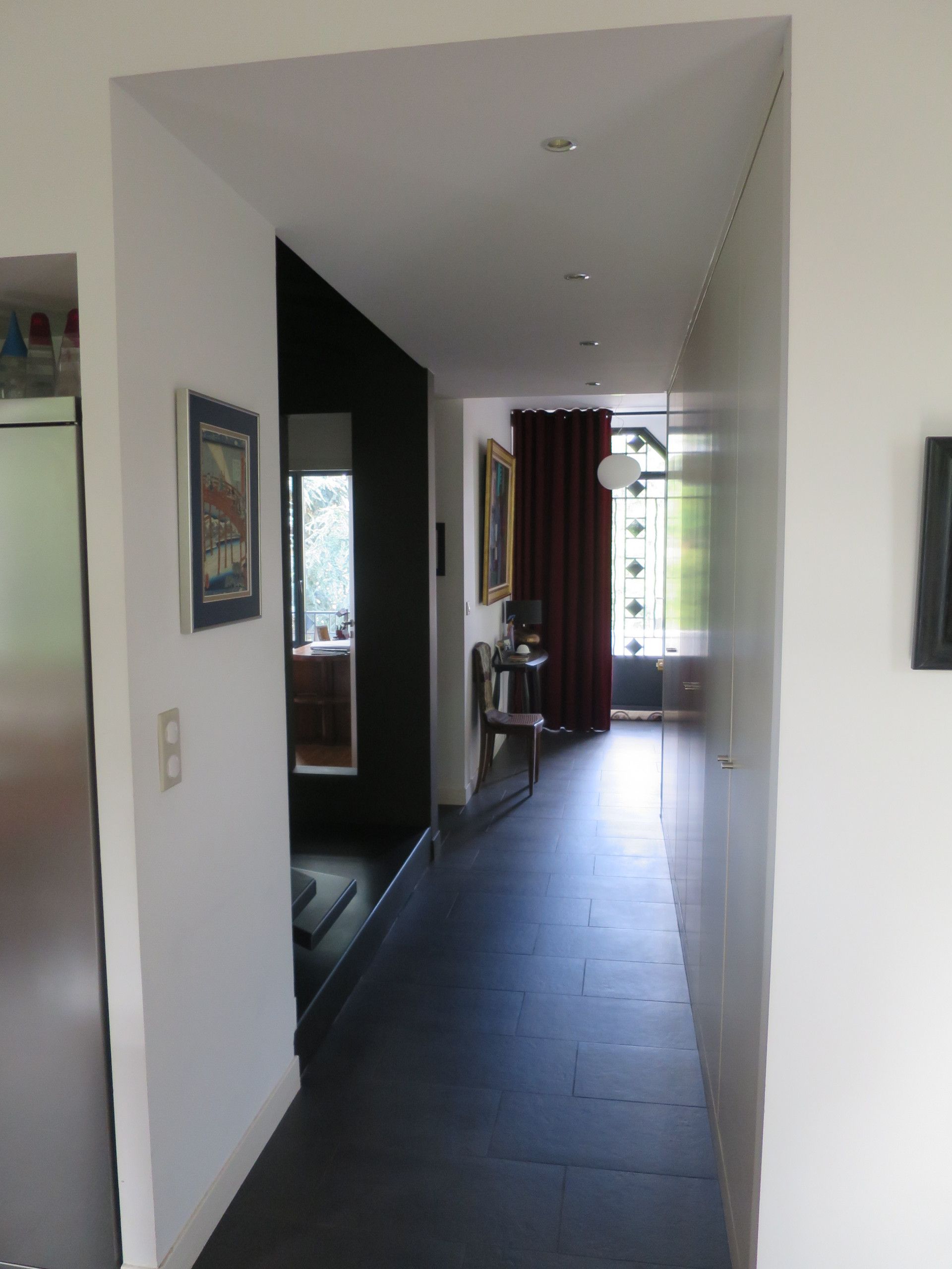 Couloir avec meubles