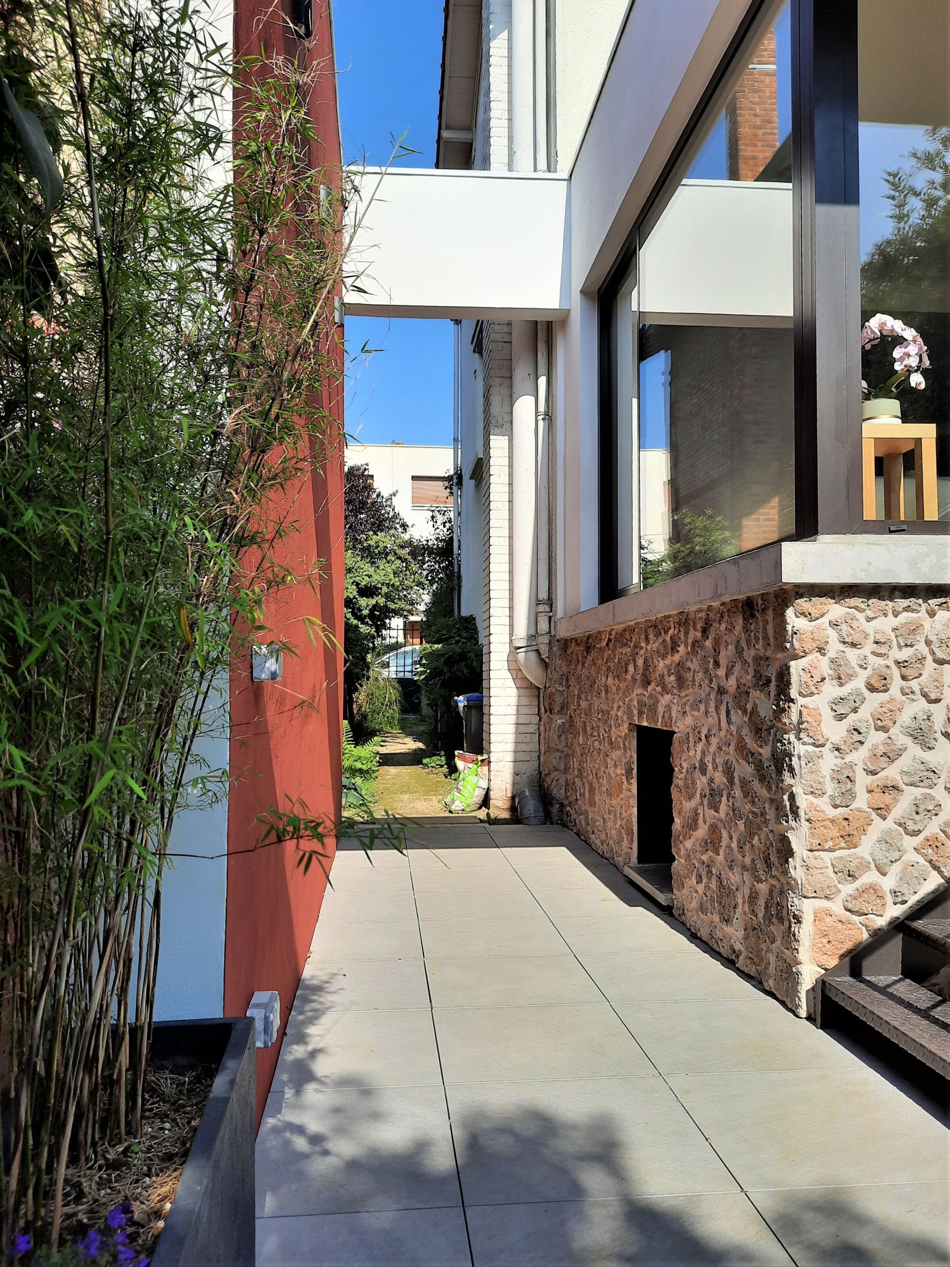 Mur en pierre extérieur