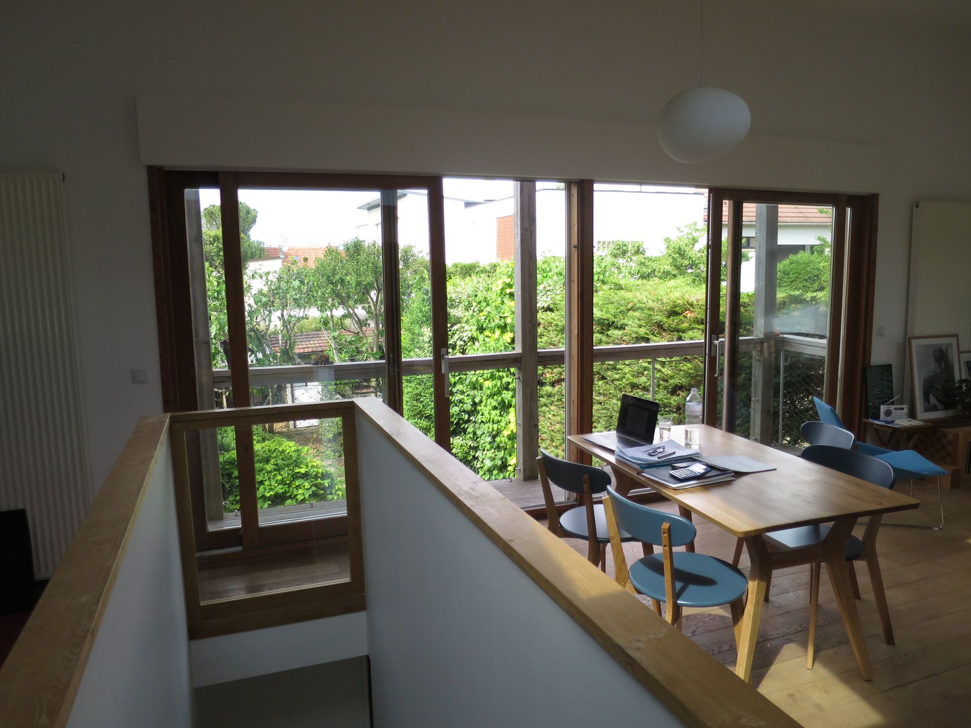 Baie vitrée dans un bureau