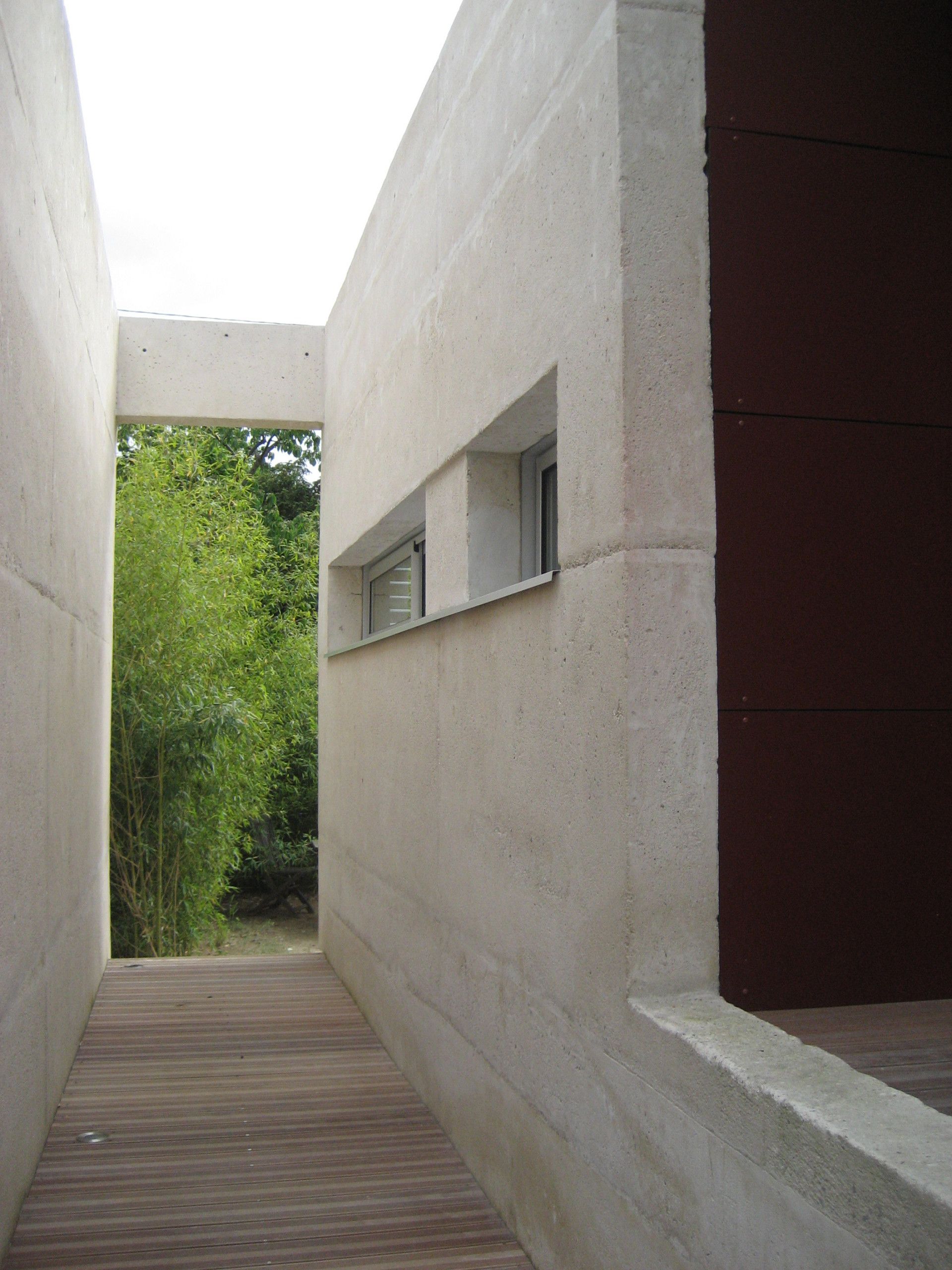 Extérieur de maison avec fenêtres