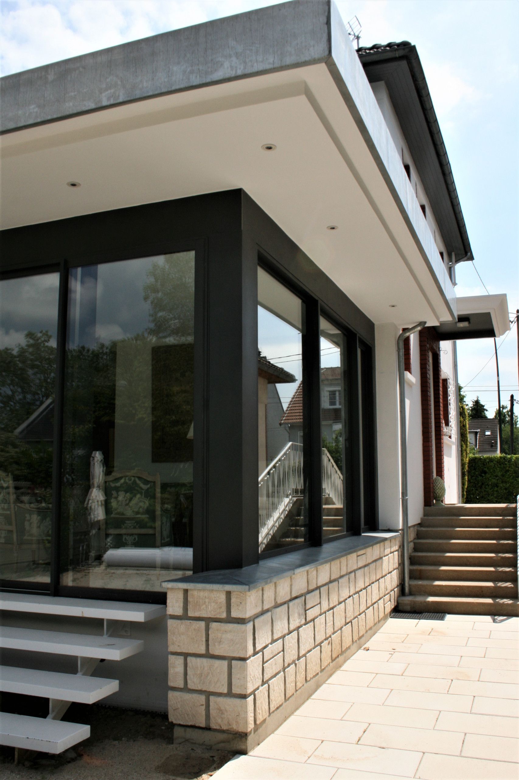 Véranda noire en métal