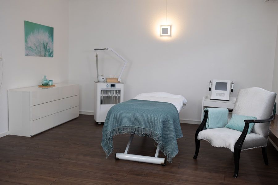 Schönheitsstudio | Vital & Beauty | Kosmetikstudio, Massage, Training, Microneedling, Kosmetik, Lymphdrainage | Zürich