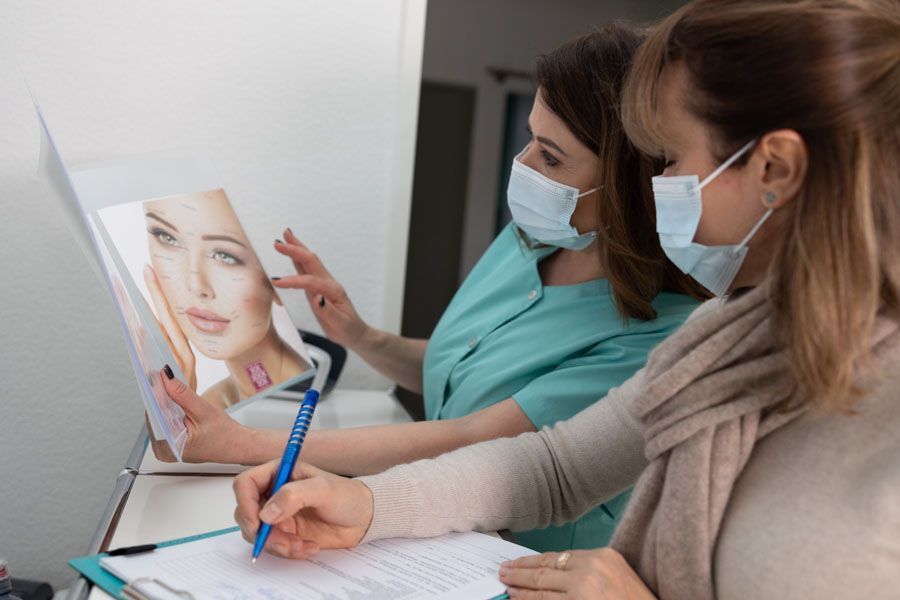 Beratung | Vital & Beauty | Kosmetikstudio, Massage, Training, Microneedling, Kosmetik, Lymphdrainage | Zürich