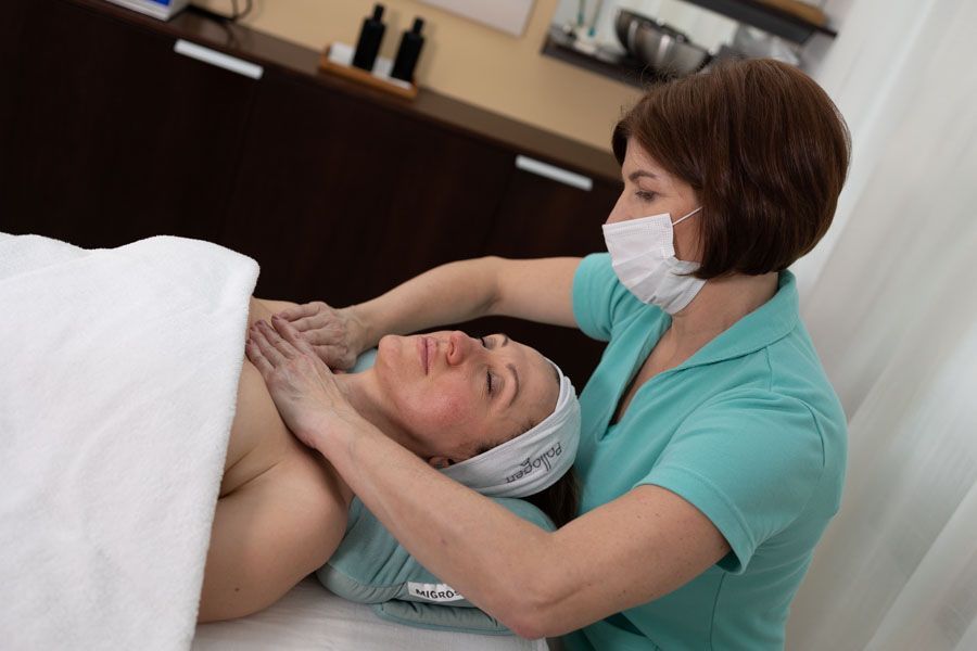 Klassische Massage | Vital & Beauty | Kosmetikstudio, Massage, Training, Microneedling, Kosmetik, Lymphdrainage | Zürich