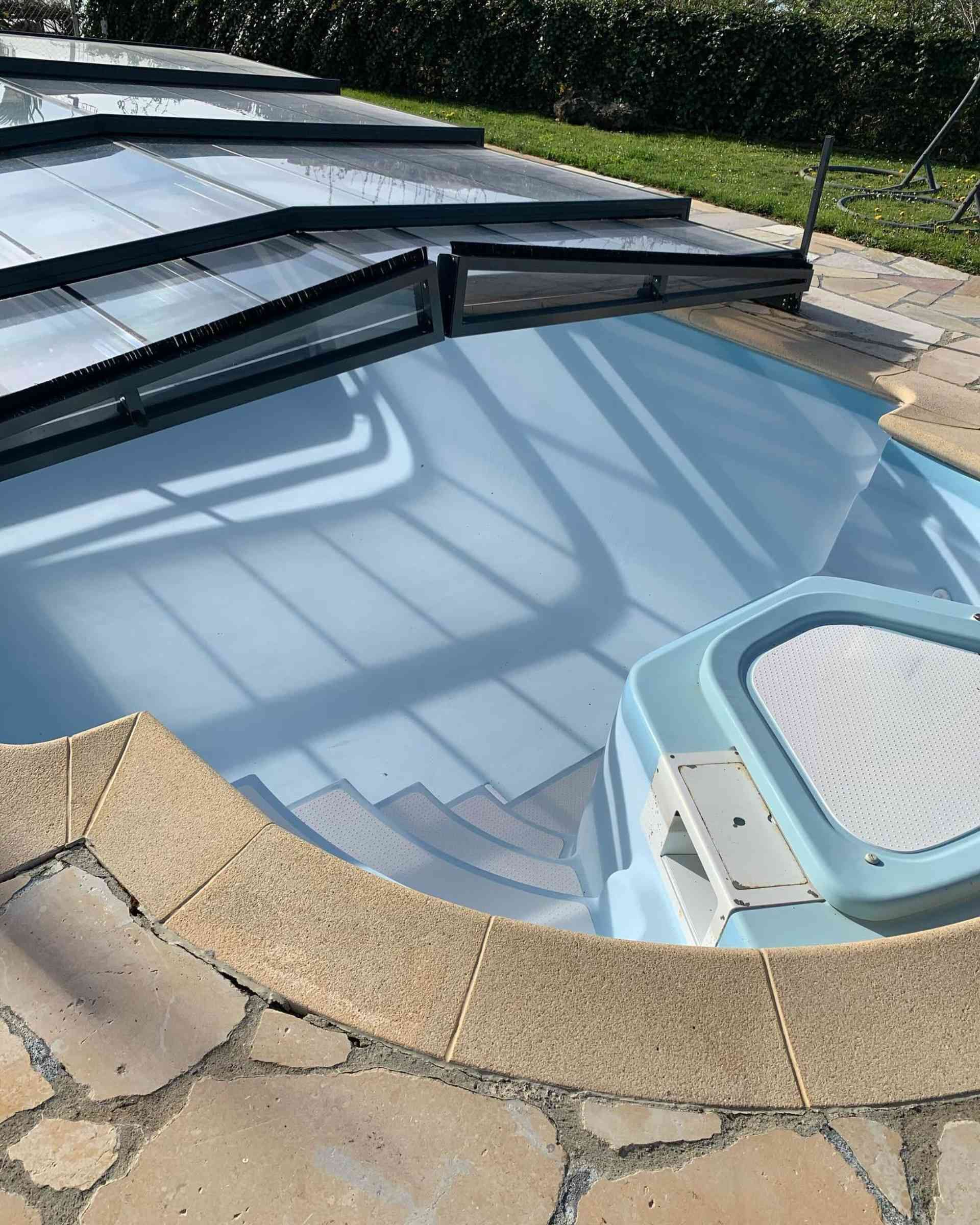 Après travaux de peinture - piscine extérieure