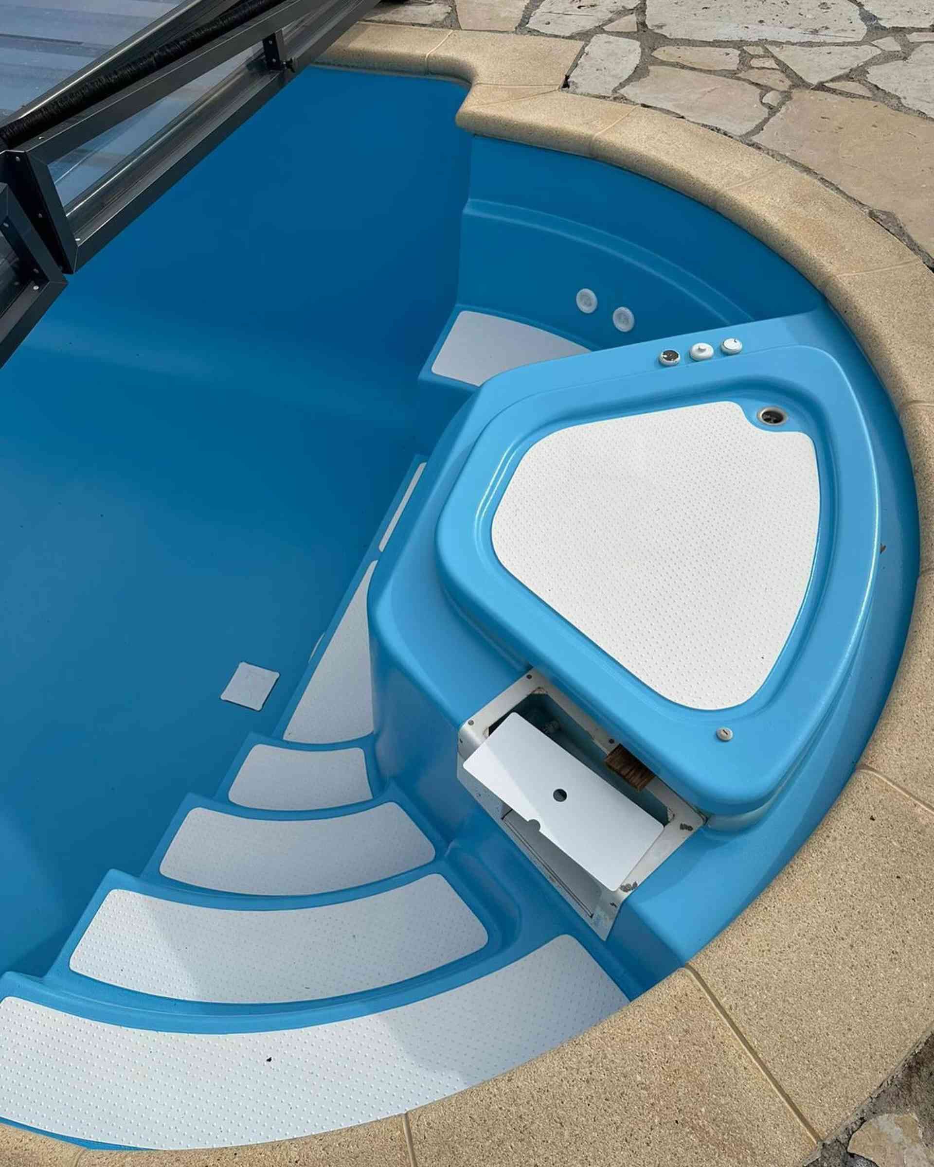 Réfection de peinture - piscine extérieure