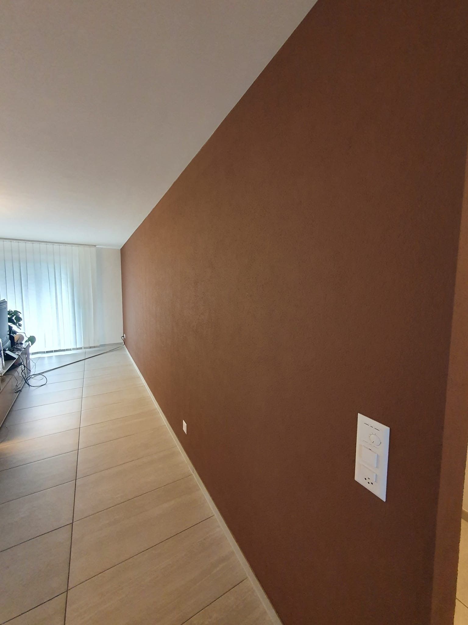 Après - mur repeint en brun