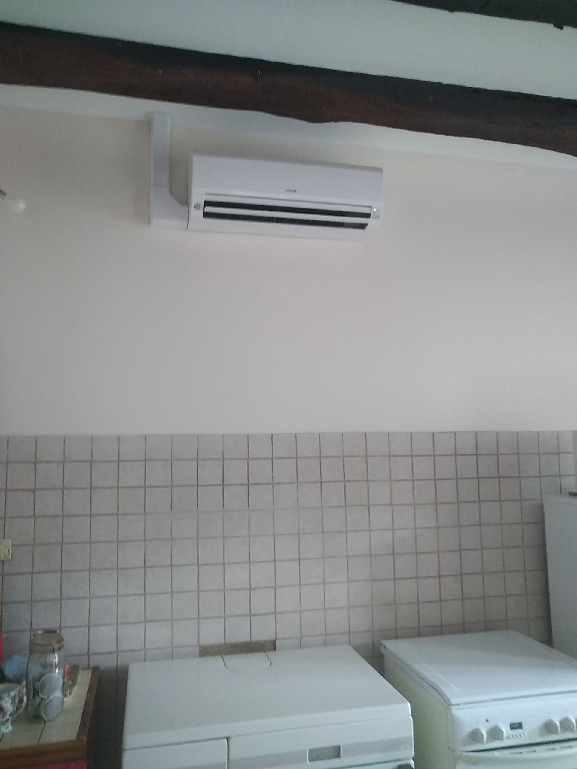 Installation d'un climatiseur en hauteur