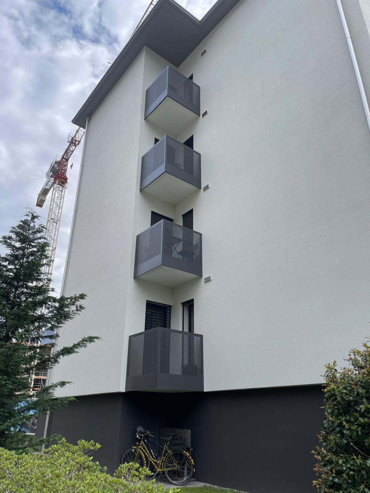 Balconi con ringhiera moderna in ferro