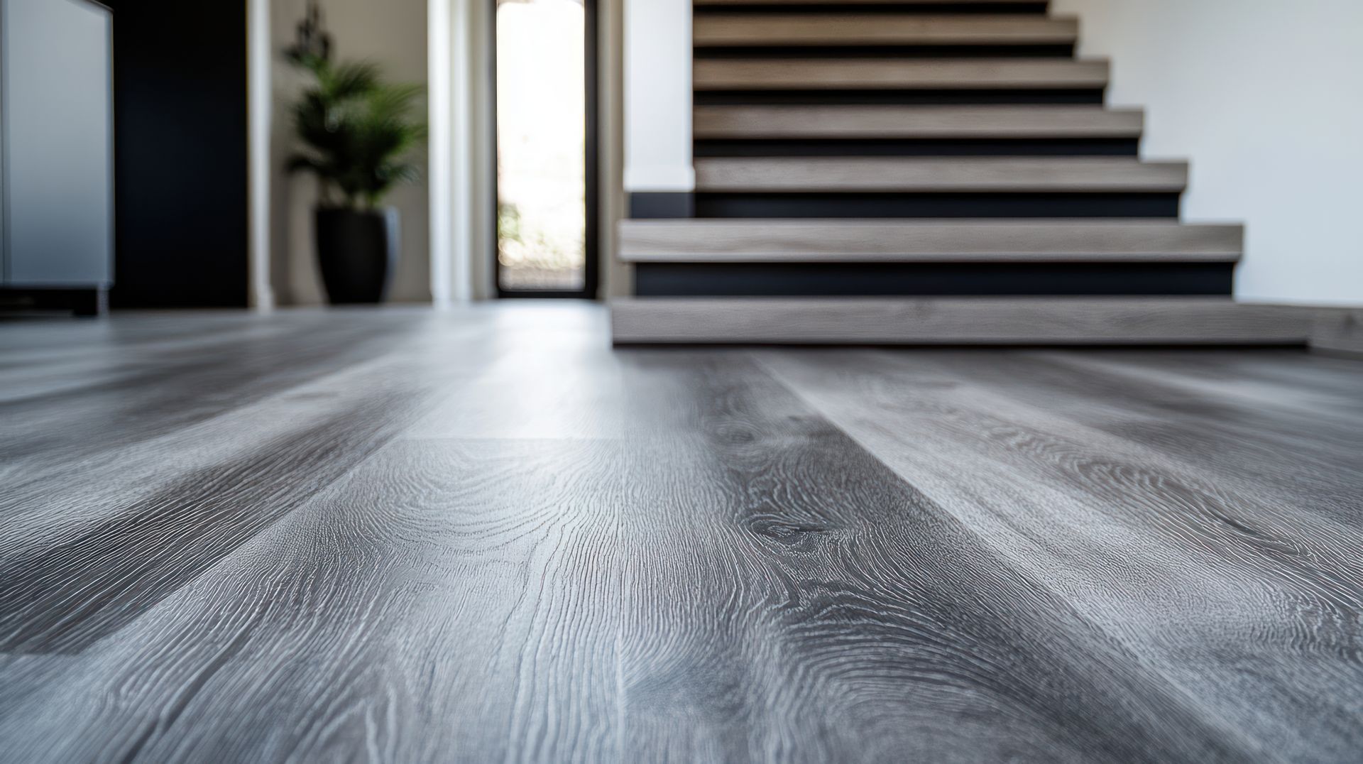 Entrée de maison avec revêtement de sol en lames vinyles effet bois